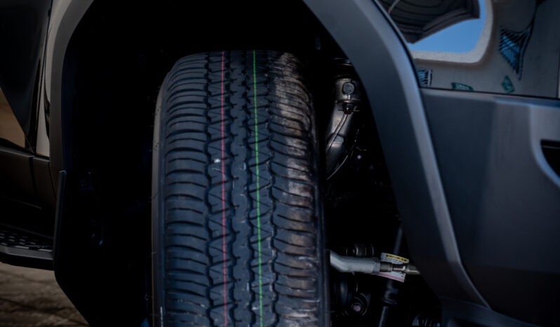 
								Toyota Land Cruiser 250 Prado 4WD Bicolore full									