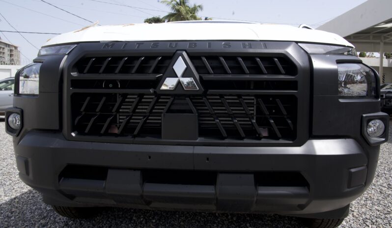 
								Mitsubishi L200 Triton Double Cabine 4WD full									