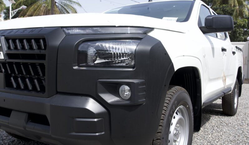 
								Mitsubishi L200 Triton Double Cabine 4WD full									