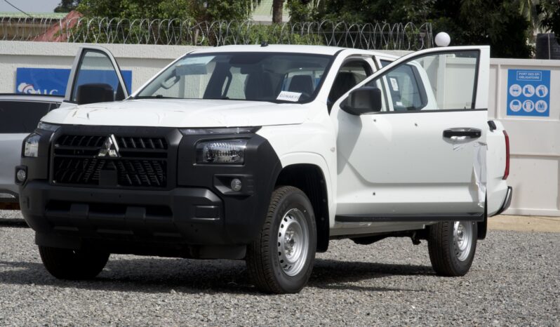 
								Mitsubishi L200 Triton Double Cabine 4WD full									