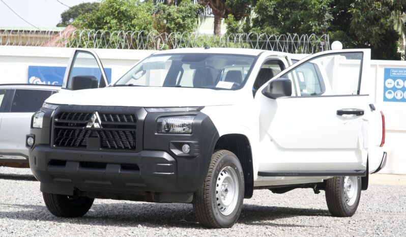 
								Mitsubishi L200 Triton Double Cabine 4WD full									