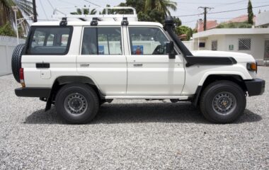Toyota Land Cruiser 76 Hardtop 4WD