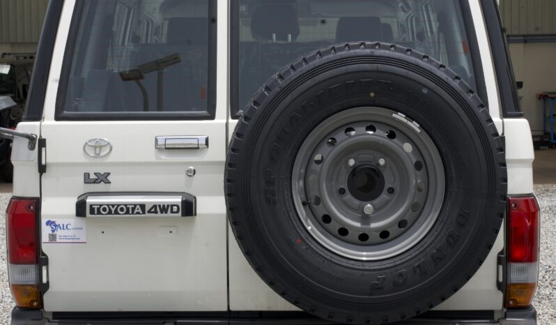 
								Toyota Land Cruiser 76 Hardtop 4WD full									