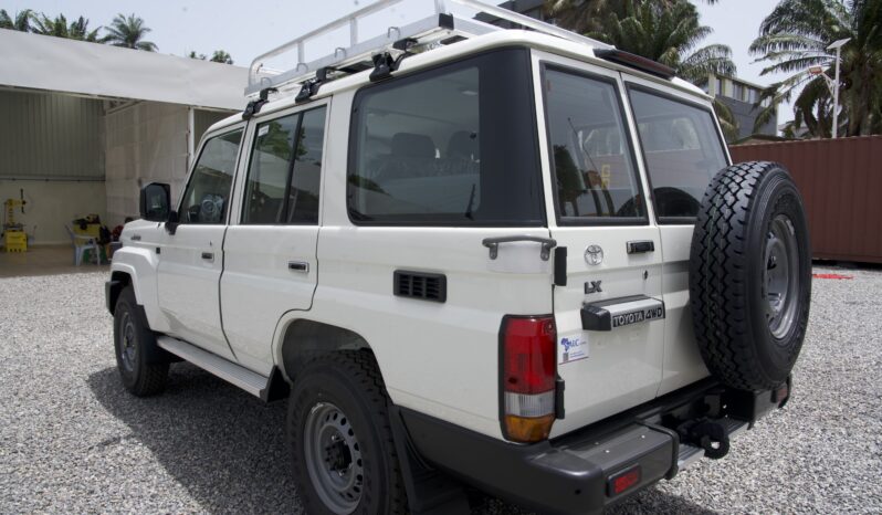 
								Toyota Land Cruiser 76 Hardtop 4WD full									
